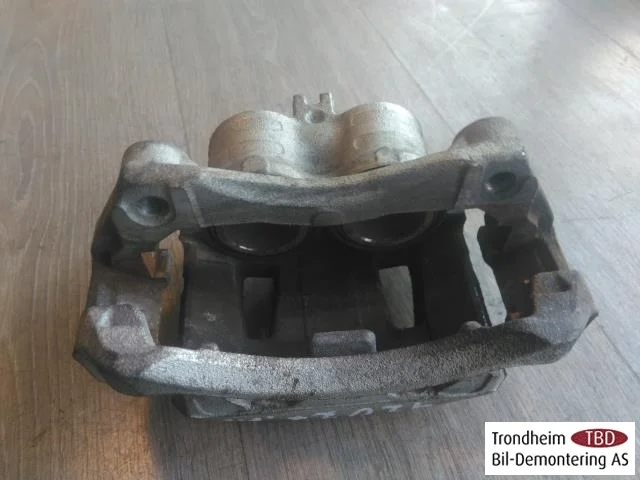 Nissan LEAF 2017-24 Front left brake caliper view 3