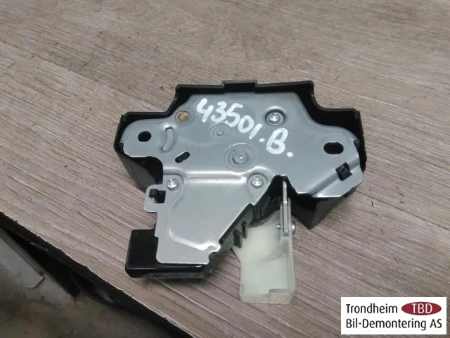 Tesla MODEL 3 2017--> Tailgate lock view 2