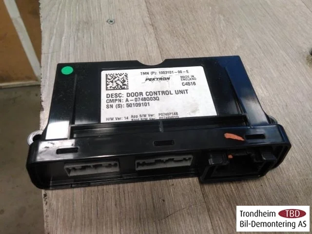 Tesla MODEL S 2013- Door control unit