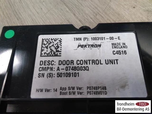 Tesla MODEL S 2013- Door control unit view 3