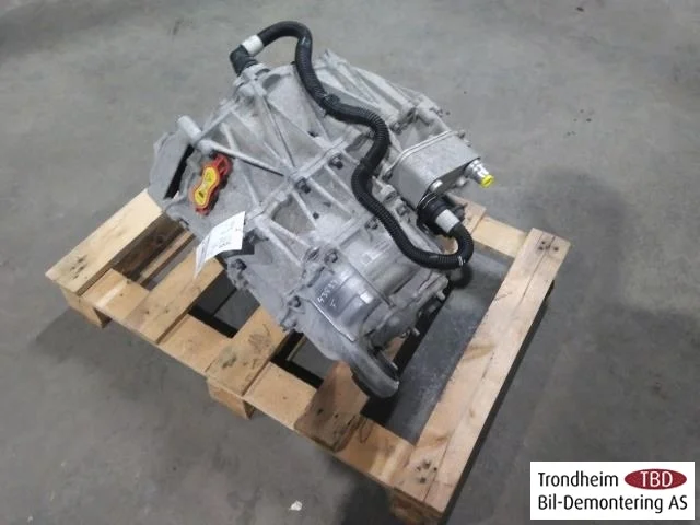 Tesla MODEL 3 2017--> Elektromos motor, első