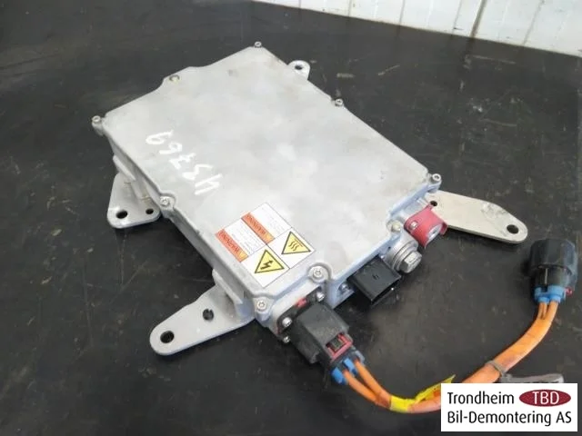 Mercedes B 180-200 W246/W242 2012-19 Feszültségátalakító, akkumulátor