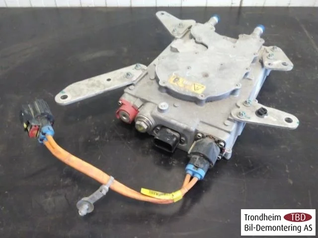 Mercedes B 180-200 W246/W242 2012-19 Feszültségátalakító, akkumulátor nézet 2