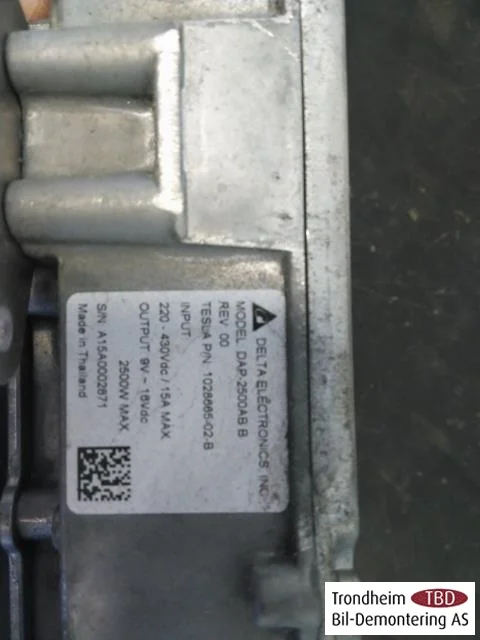 Mercedes B 180-200 W246/W242 2012-19 Feszültségátalakító, akkumulátor nézet 3