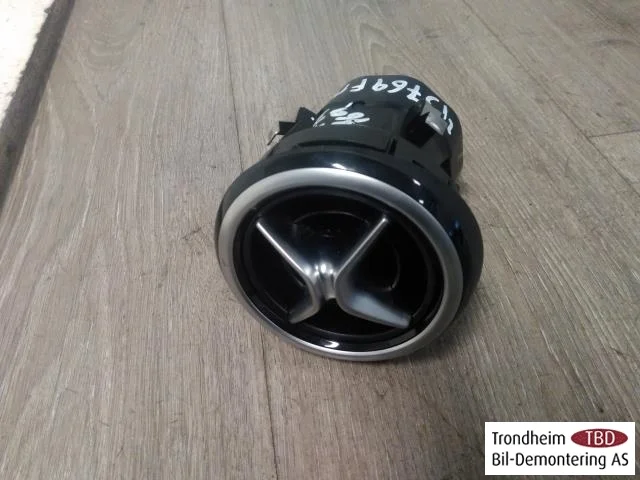 Mercedes B 180-200 W246/W242 2012-19 Demister duct / nozzle
