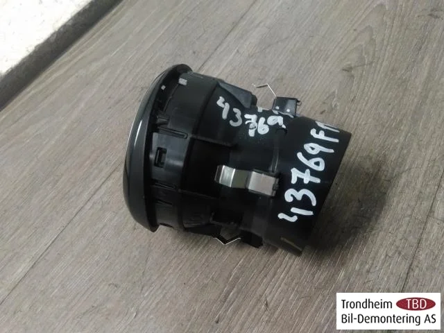 Mercedes B 180-200 W246/W242 2012-19 Demister duct / nozzle view 2