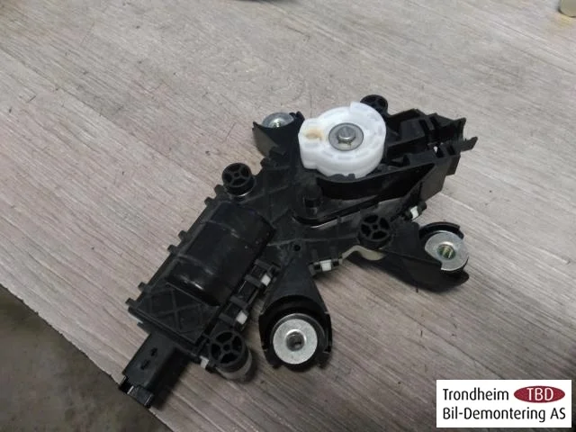 Tesla MODEL X 2016- Door lock housing view 2