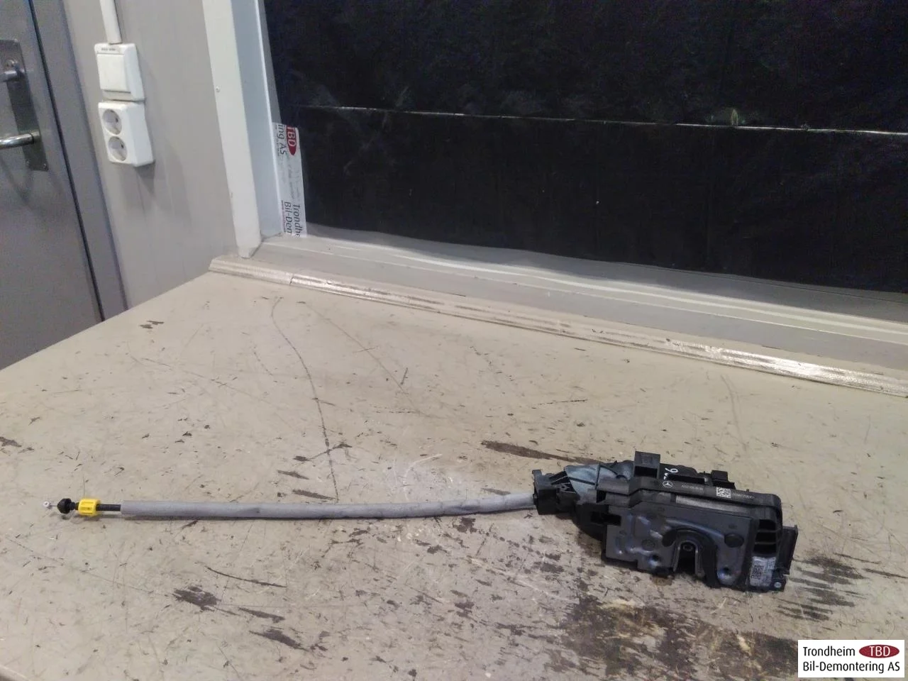 Mercedes EQC 2020- Door lock housing
