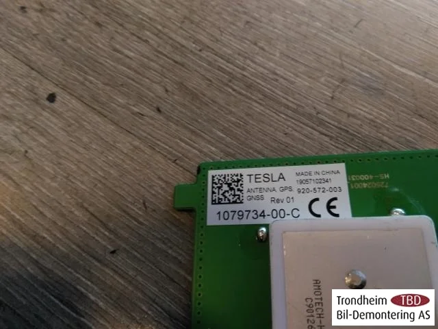 Tesla MODEL 3 2017--> Antennaerősítő view 3