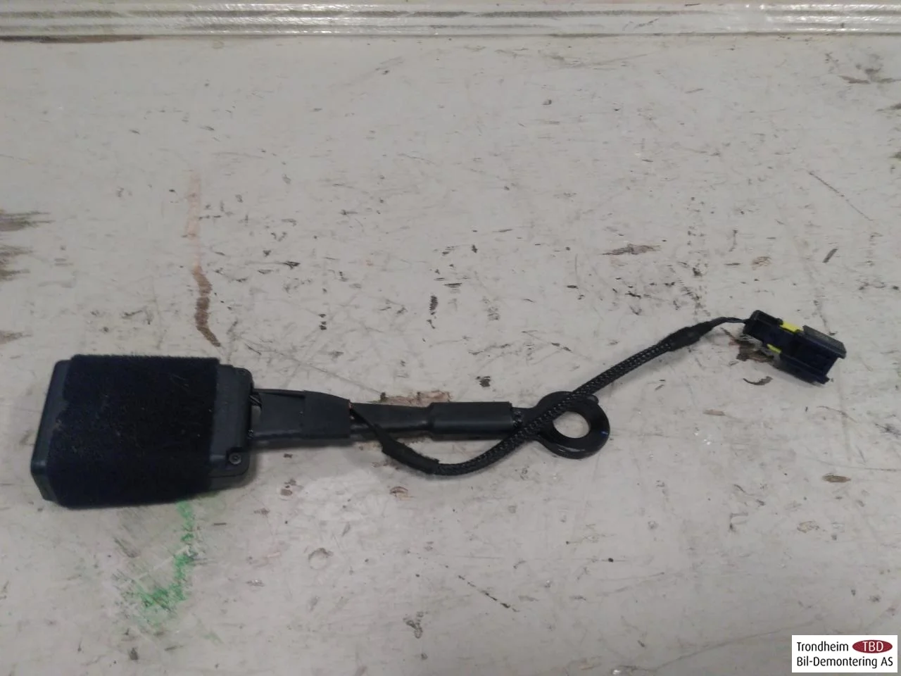 Peugeot 208/E-208 2020-> Seat belt buckle / anchor view 3