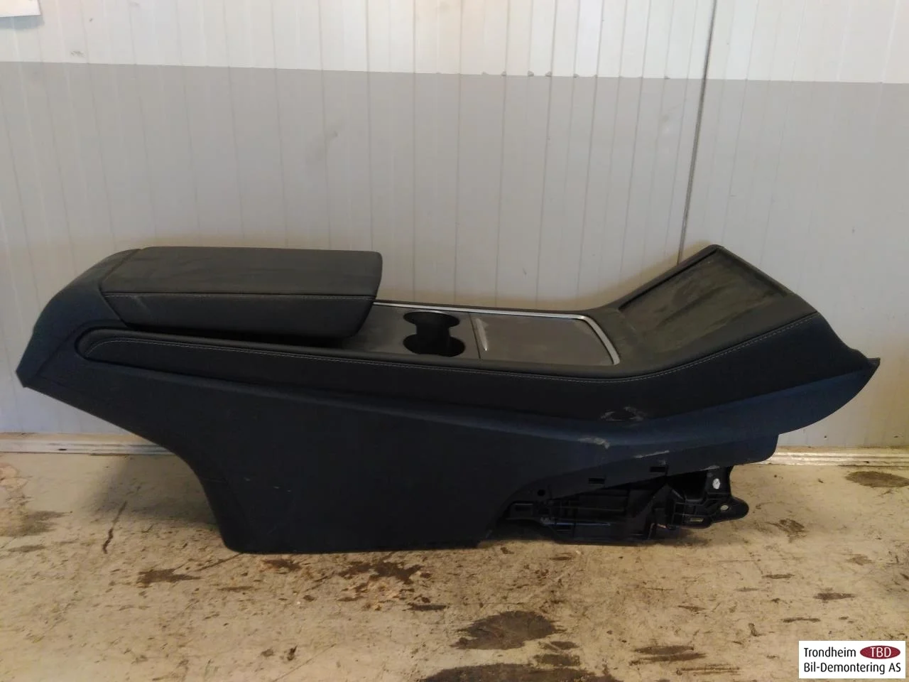 Tesla MODEL Y 2021- Kartámasz