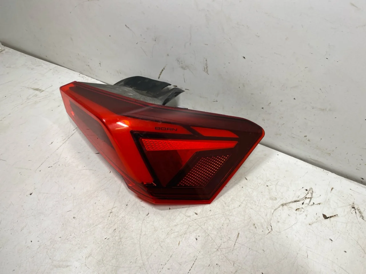 Cupra BORN 2022- Right tail light view 4