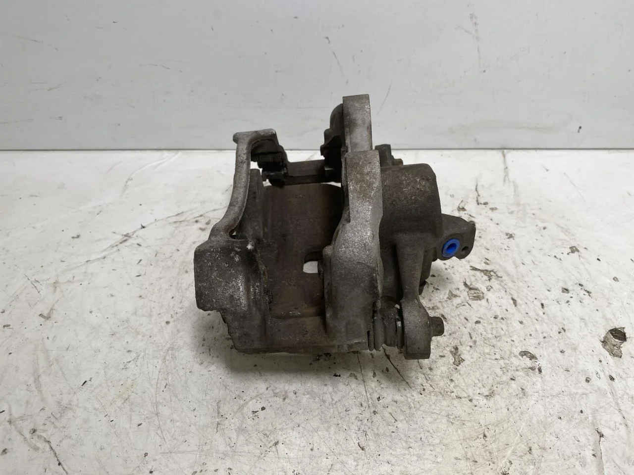 Opel / Vauxhall OPEL MOKKA 21 > Front right brake caliper view 3