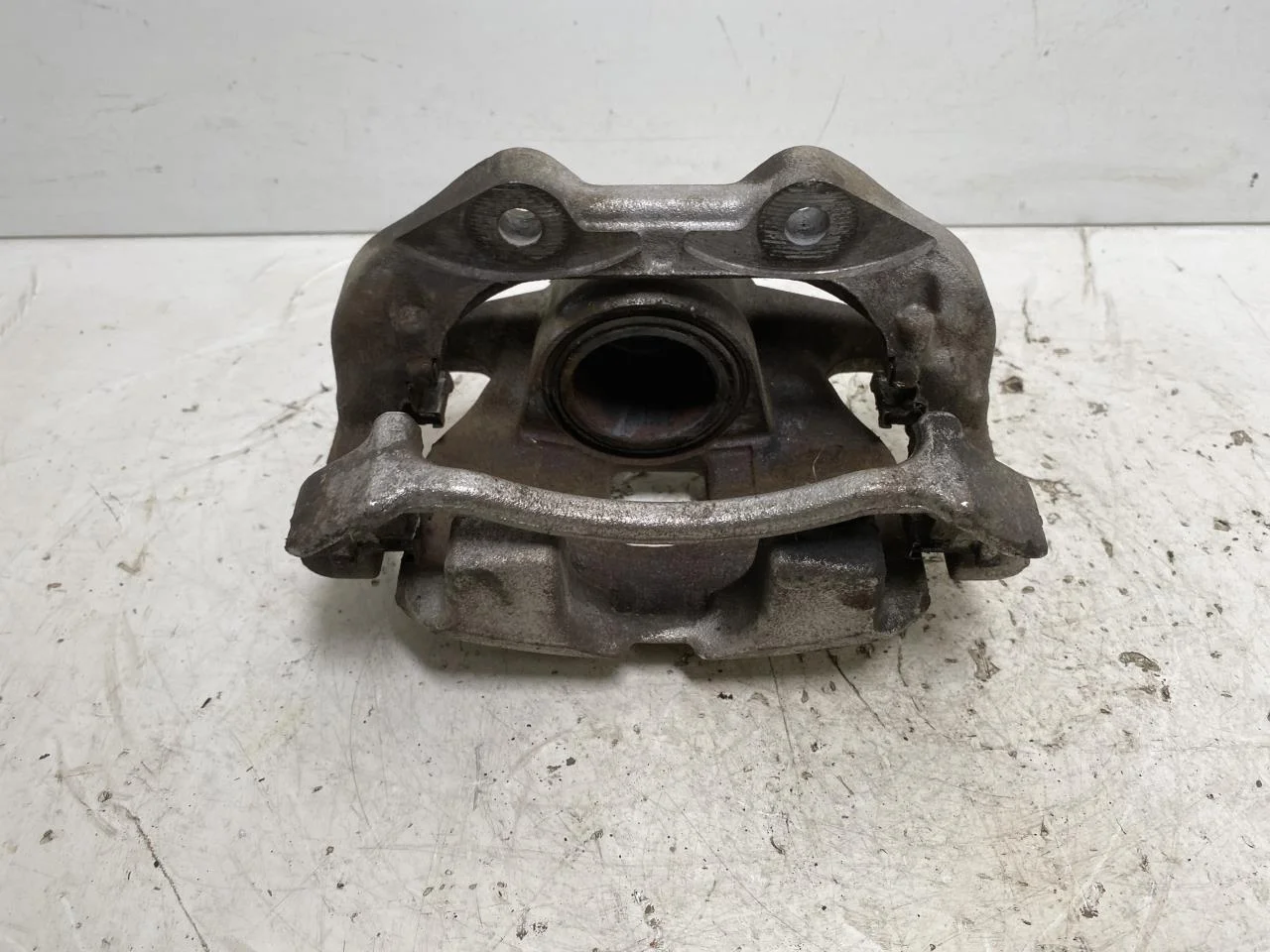Opel / Vauxhall OPEL MOKKA 21 > Front right brake caliper view 4