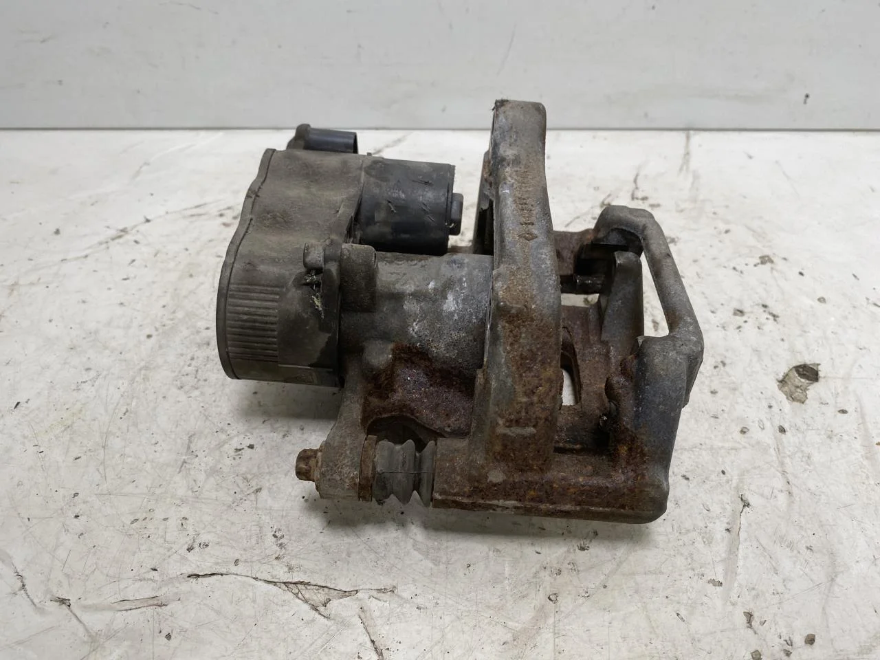 Opel / Vauxhall OPEL MOKKA 21 > Rear left brake caliper view 4