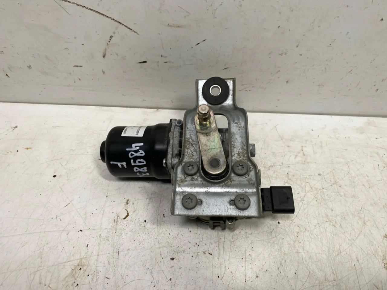 Mercedes EQA H243 2021- Windshield wiper motor