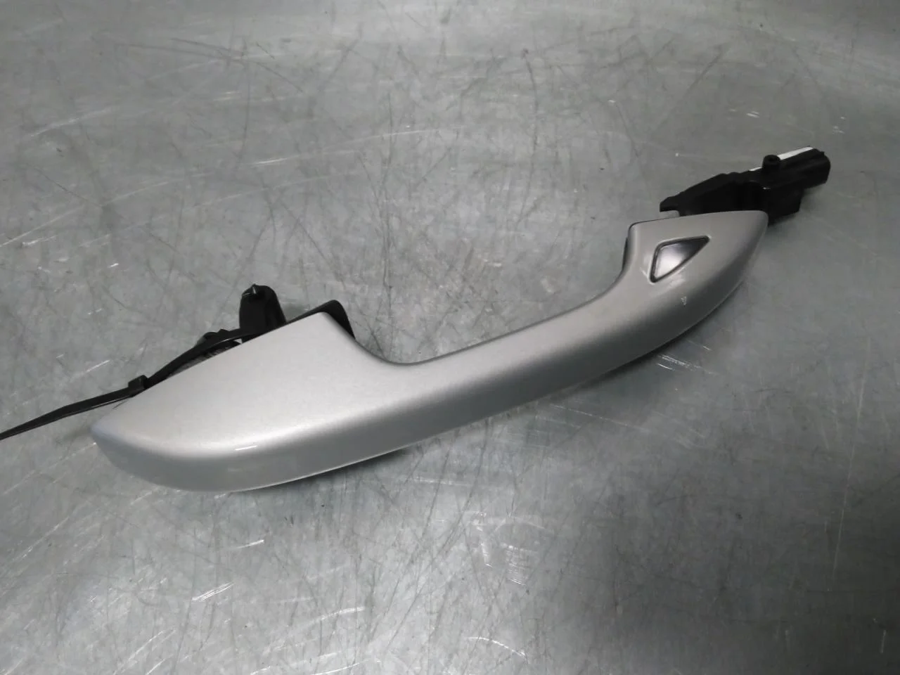 Volvo C40/RECHARGE 2021-> Left exterior door handle view 2