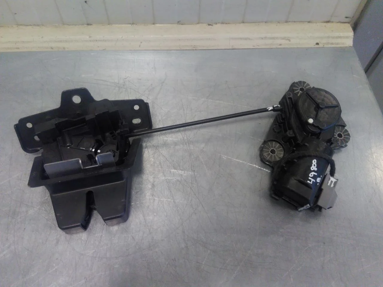 Volvo C40/RECHARGE 2021-> Tailgate lock