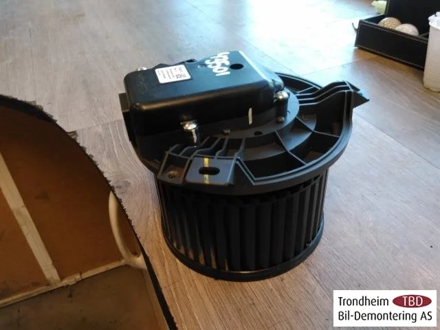 Tesla MODEL 3 2017--> Fűtésventilátor motor