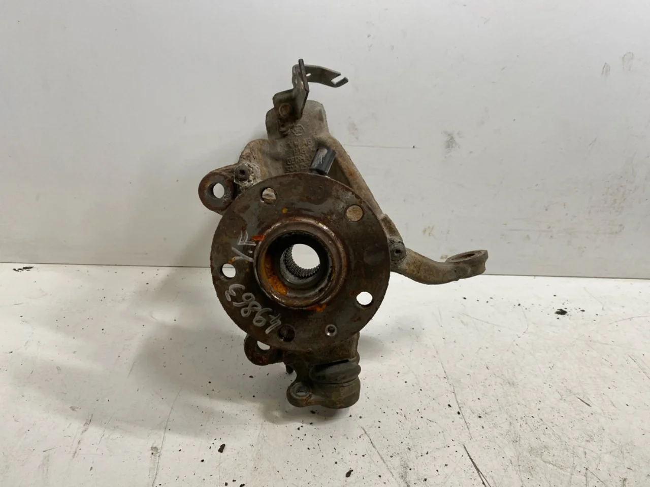 Volkswagen GOLF, E-GOLF VII 2013-20 Stub axle carrier, left front