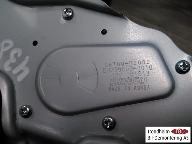Kia SOUL 2009- Tailgate wiper motor view 2