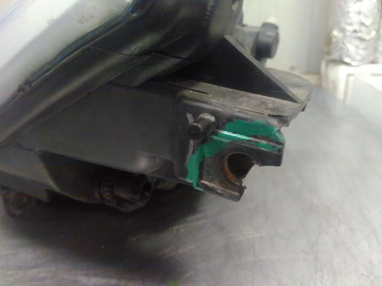 Tesla MODEL S 2013- Left headlight view 4