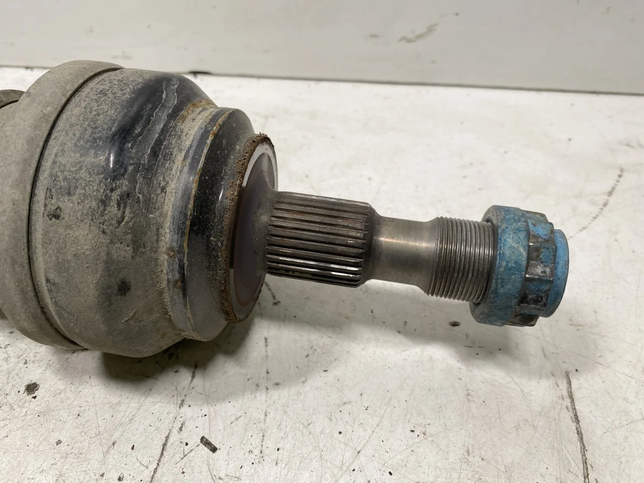 Mercedes EQC 2020- Rear right driveshaft view 2