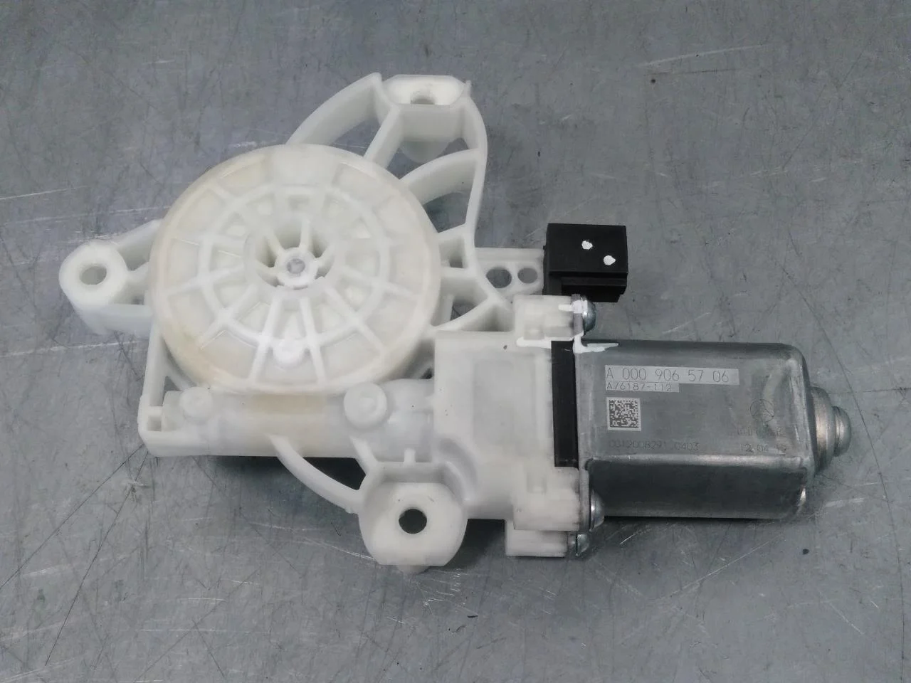 Mercedes EQC 2020- Ablakemelő motor