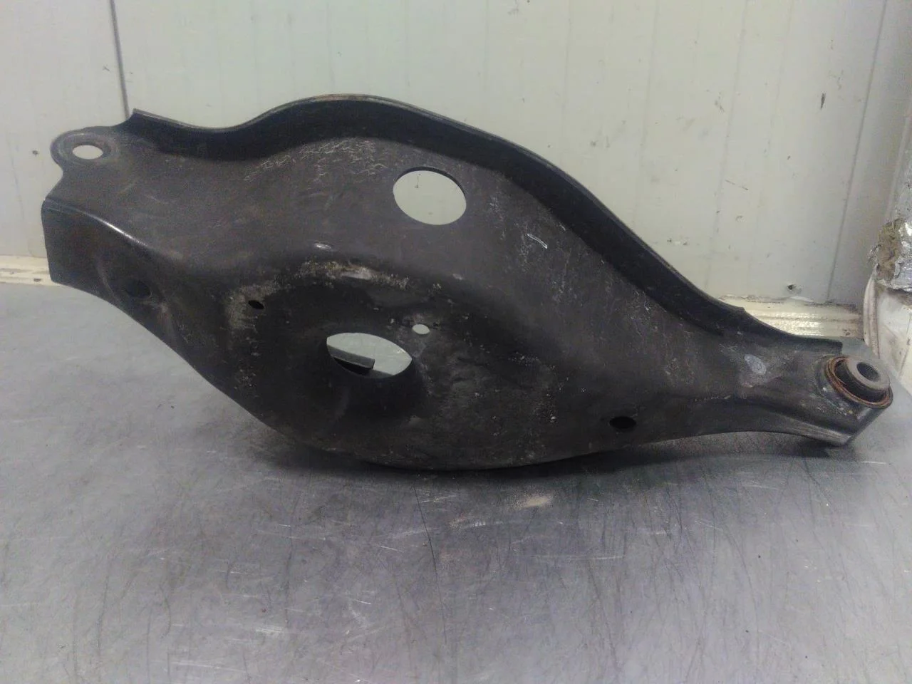 Nissan ARIYA 2021- Control arm, rear right view 2