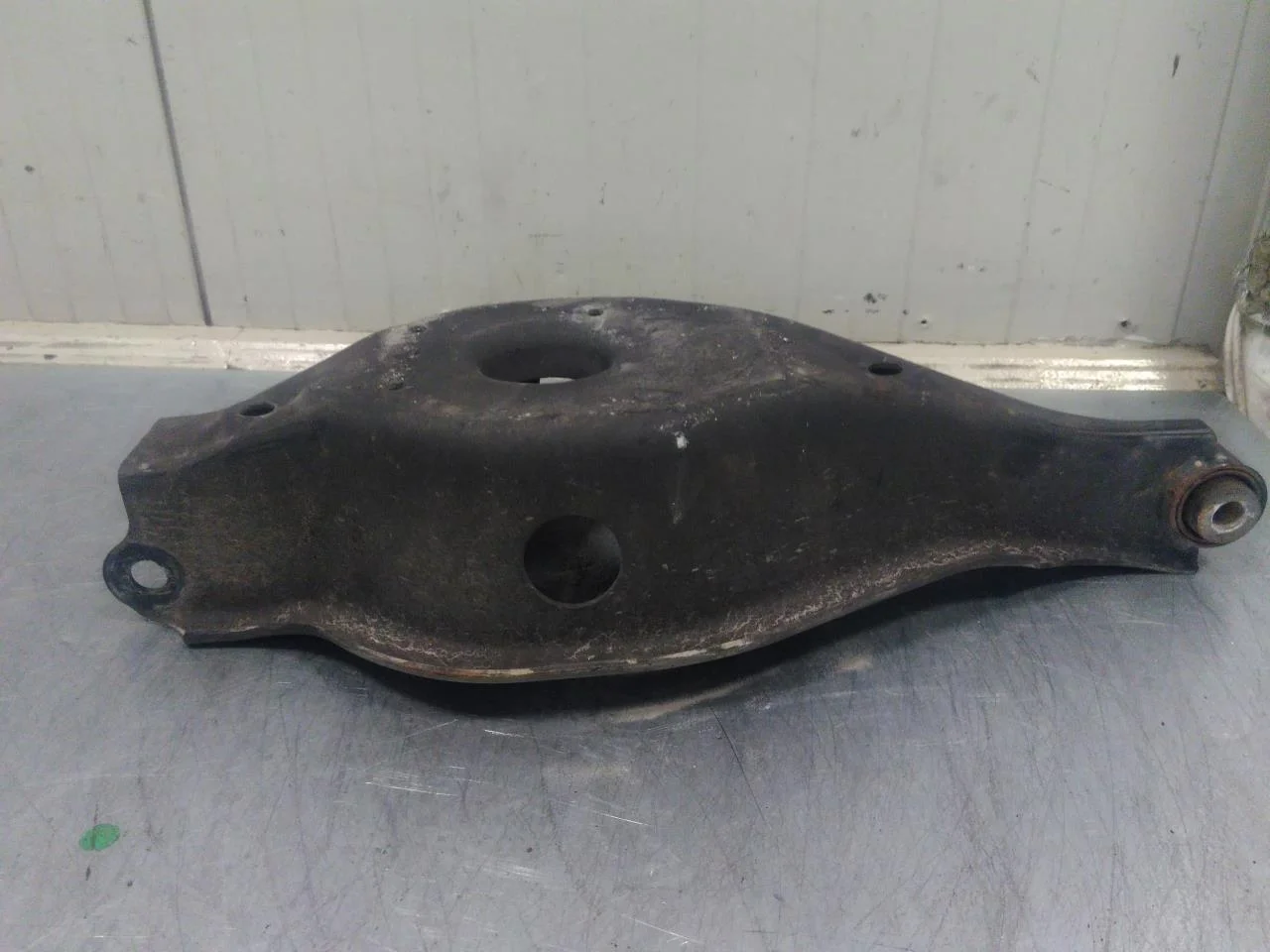 Nissan ARIYA 2021- Control arm, rear right view 3