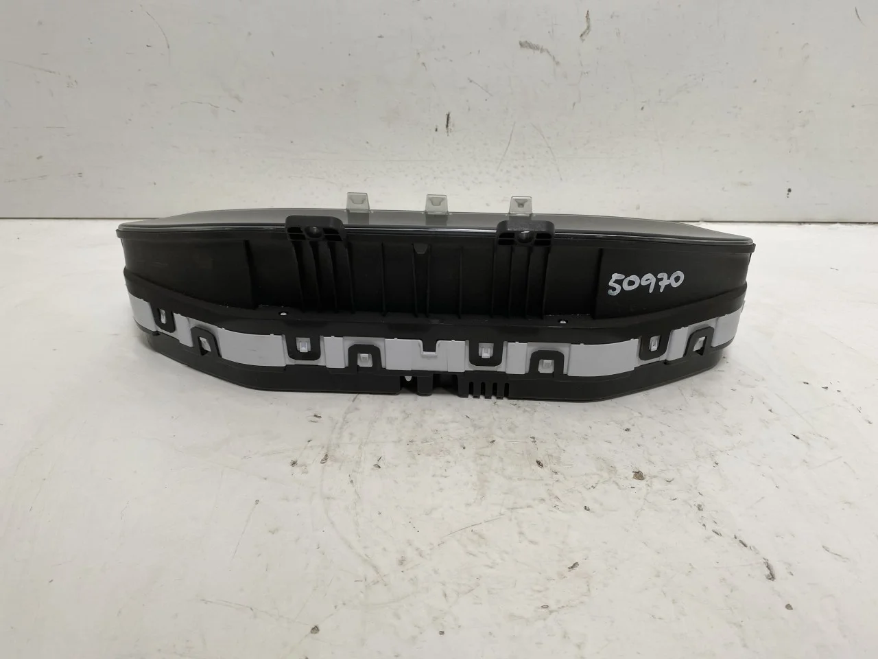 Maxus EUNIQ5 MPV 2021- Instrument cluster assembly view 4