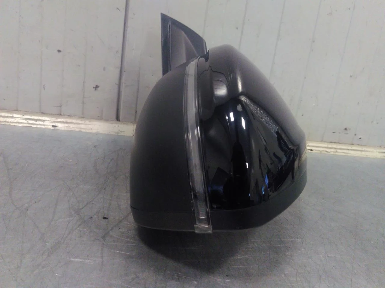 Peugeot 208/E-208 2020-> Left power mirror view 3