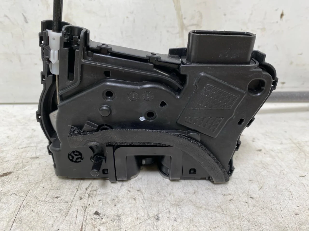 Fisker OCEAN Door lock housing view 4