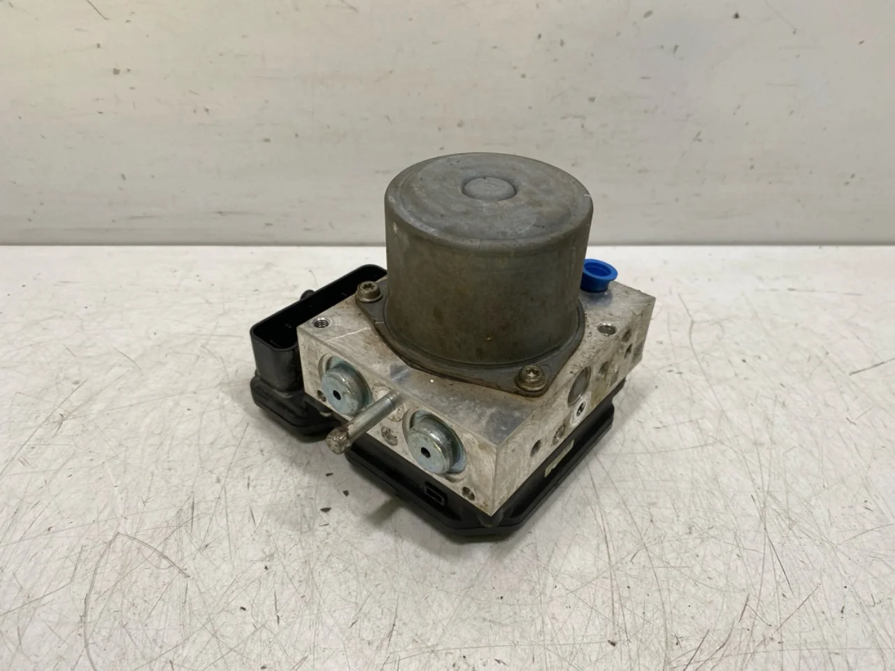 Nissan LEAF 2017-24 ABS hydraulic unit view 2