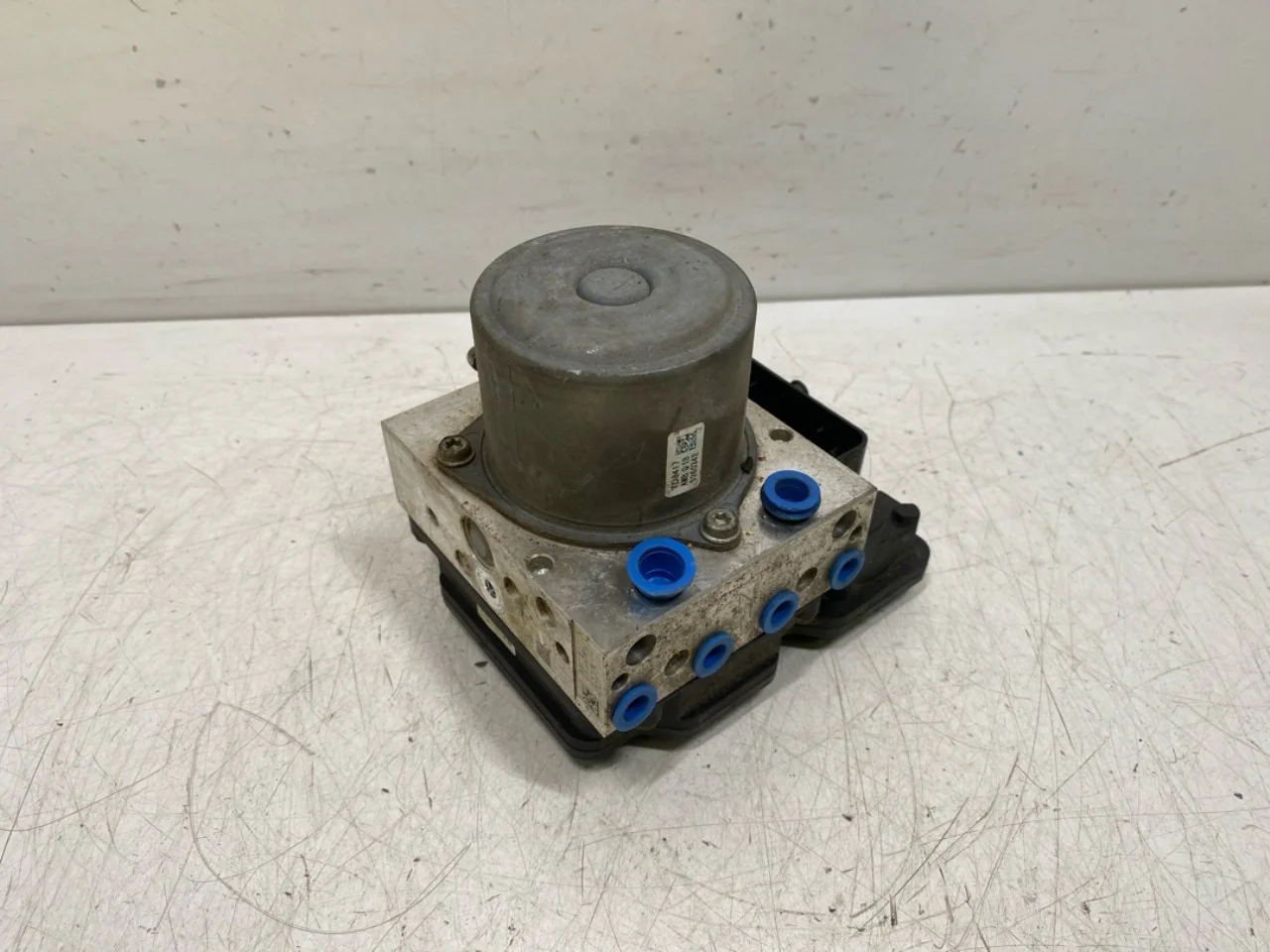 Nissan LEAF 2017-24 ABS hydraulic unit view 3