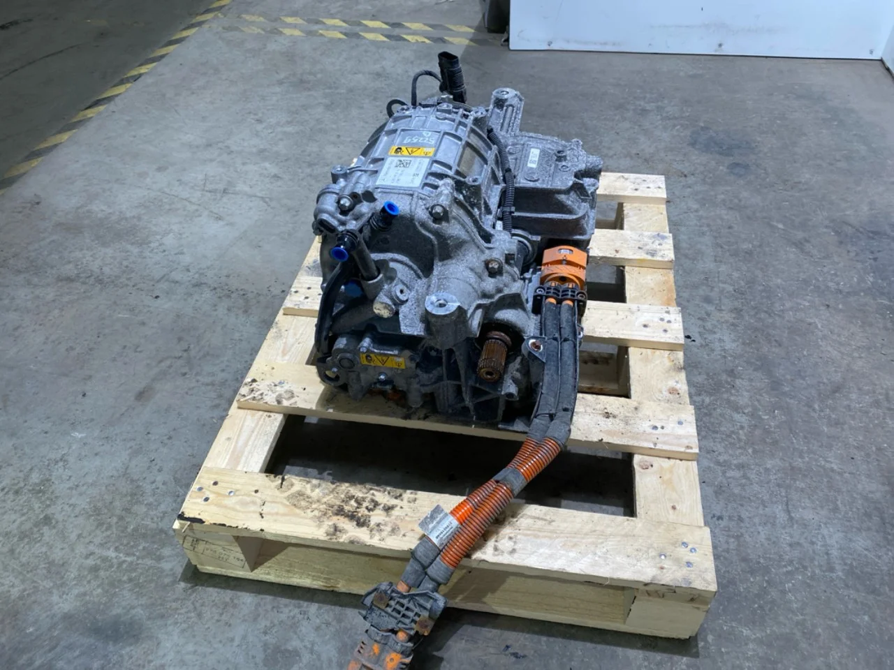 Mercedes EQB X243 2022- Motor electric spate vedere 4