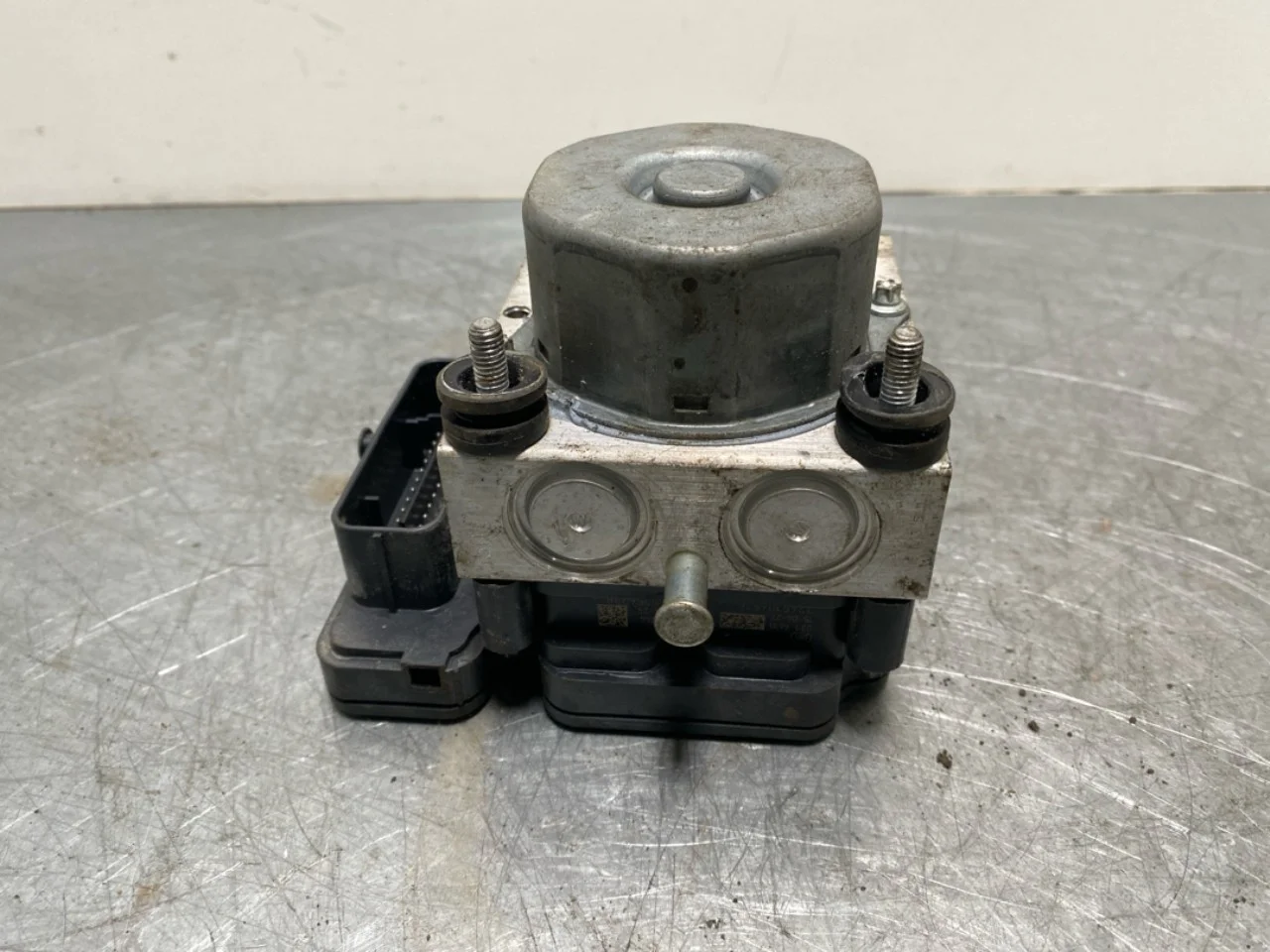 Fiat 500 2007->>24 ABS hydraulic unit view 2