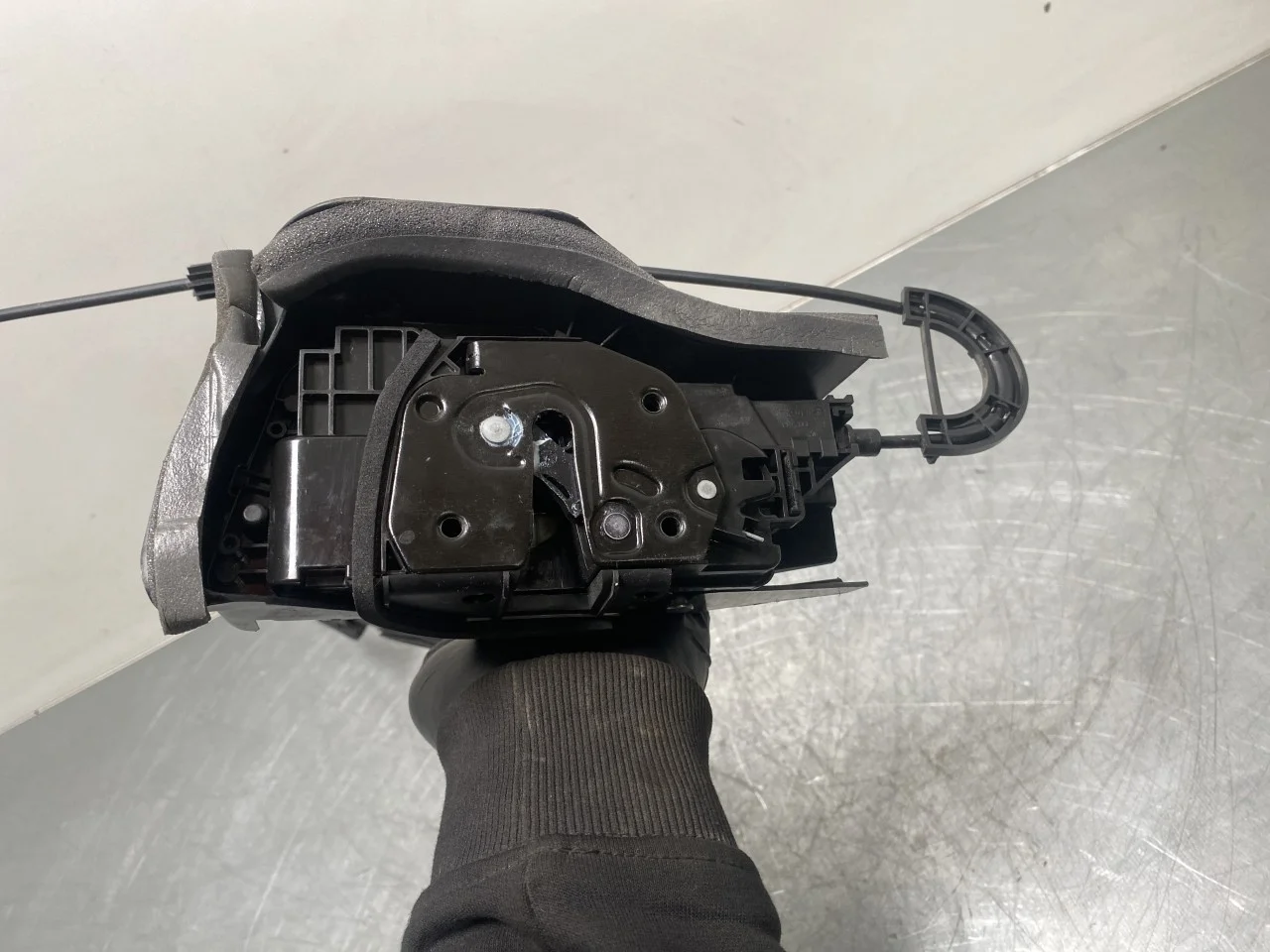 Nio ES8 23-24 Door lock housing view 2