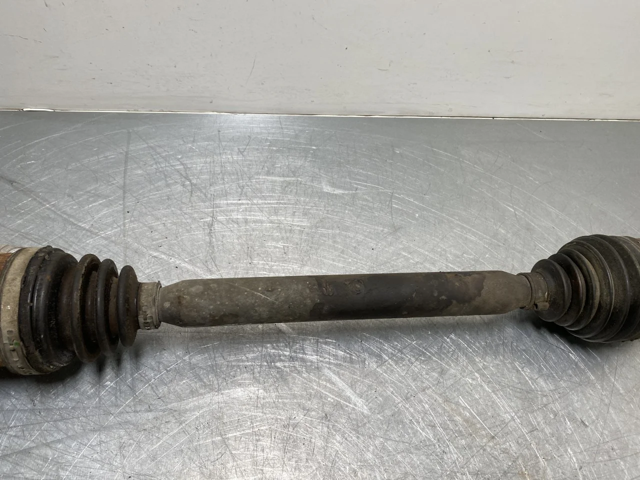 Nissan LEAF 2011-17 Front right driveshaft view 3