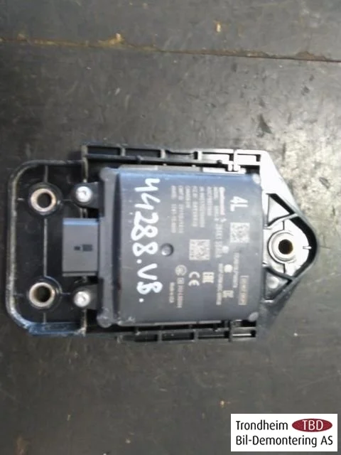 Nissan LEAF 2017-24 Active collision protection sensor