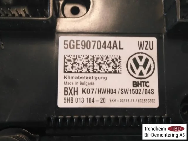Volkswagen PASSAT 2015-19 Fűtéskezelő egység vedere 3