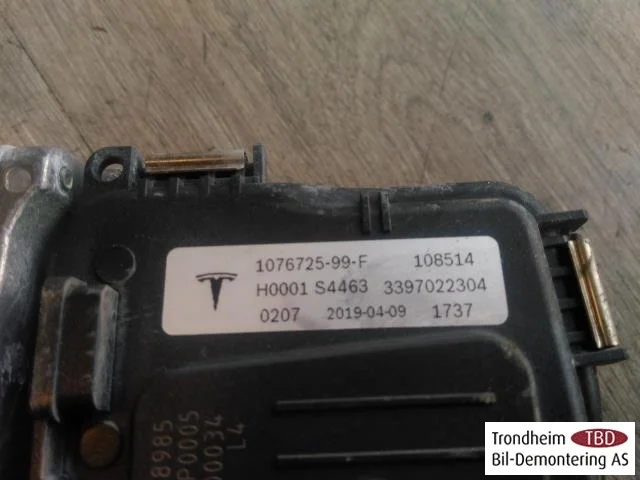 Tesla MODEL 3 2017--> Motor ștergător parbriz vedere 3