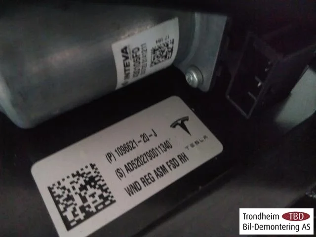 Tesla MODEL 3 2017--> Elektromos ablakemelő, komplett nézet 3