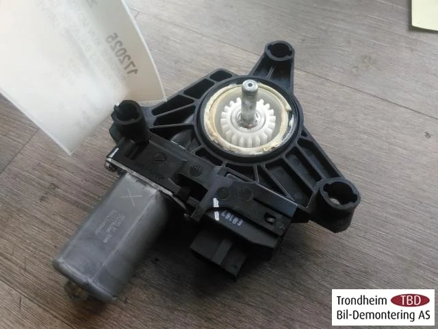Mercedes B 180-200 W246/W242 2012-19 Ablakemelő motor