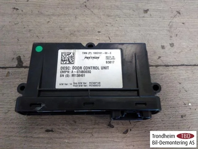 Tesla MODEL S 2013- Door control unit view 2