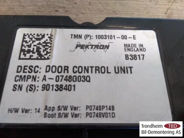 Tesla MODEL S 2013- Door control unit view 3