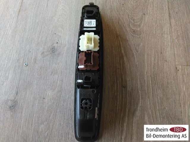 Renault ZOE/E- TECH 2013--> Ablakemelő kapcsoló vedere 2