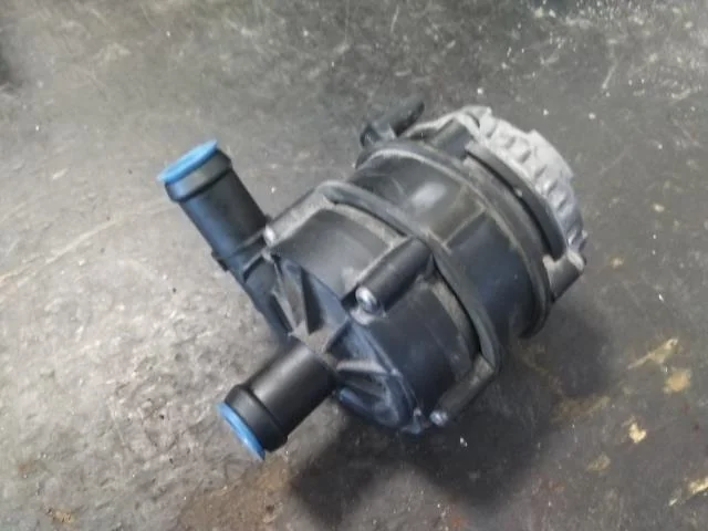 Volkswagen GOLF, E-GOLF VII 2013-20 Circulation pump view 2