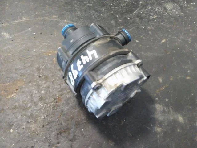 Volkswagen GOLF, E-GOLF VII 2013-20 Circulation pump view 2