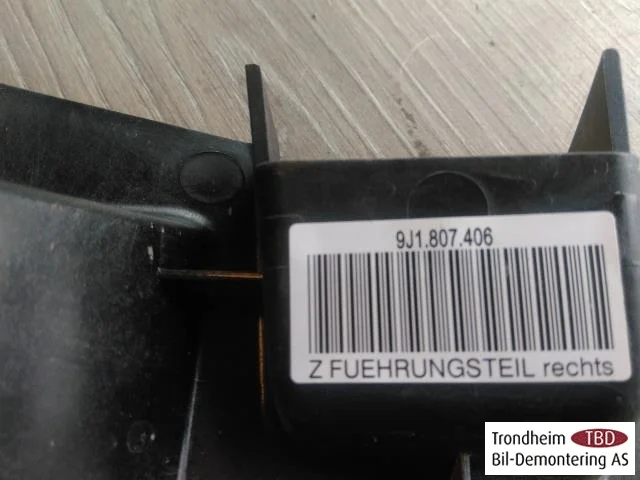 Porsche TAYCAN 2020- Bumper section, rear right view 3